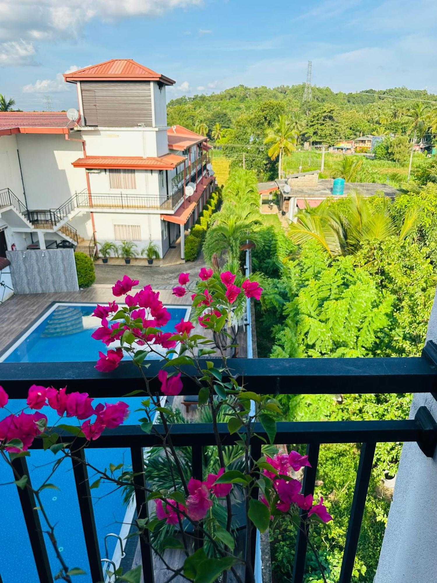 Hotel Ruwanara Royal Majestry Ambagahagedara Exterior foto