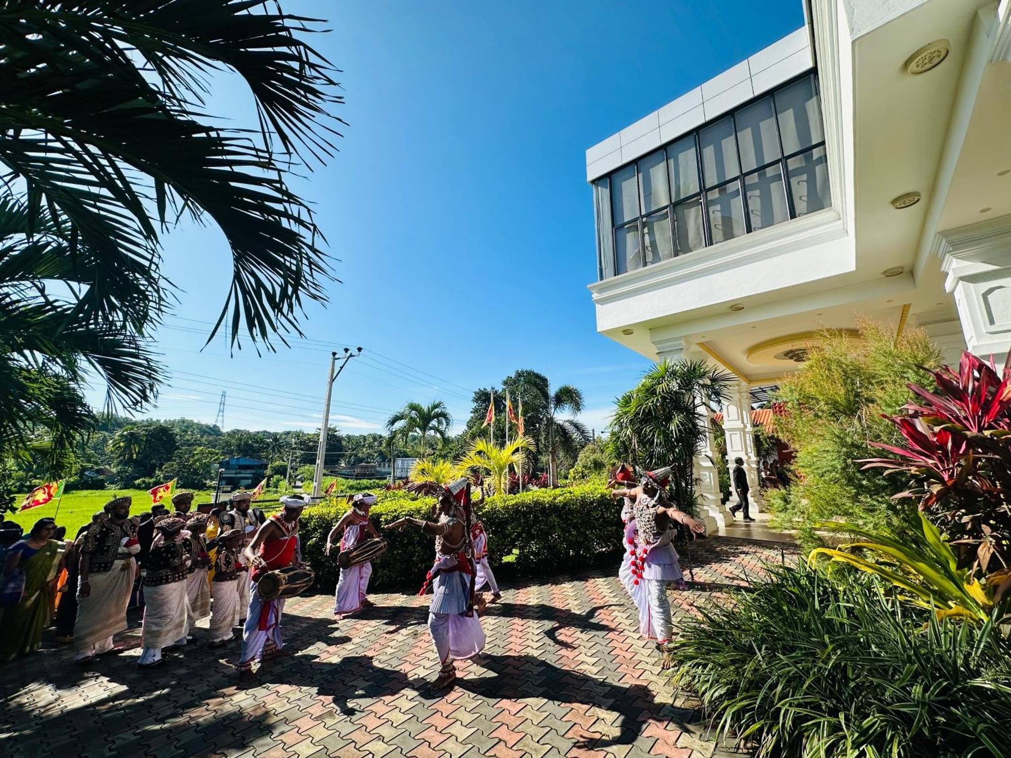 Hotel Ruwanara Royal Majestry Ambagahagedara Exterior foto