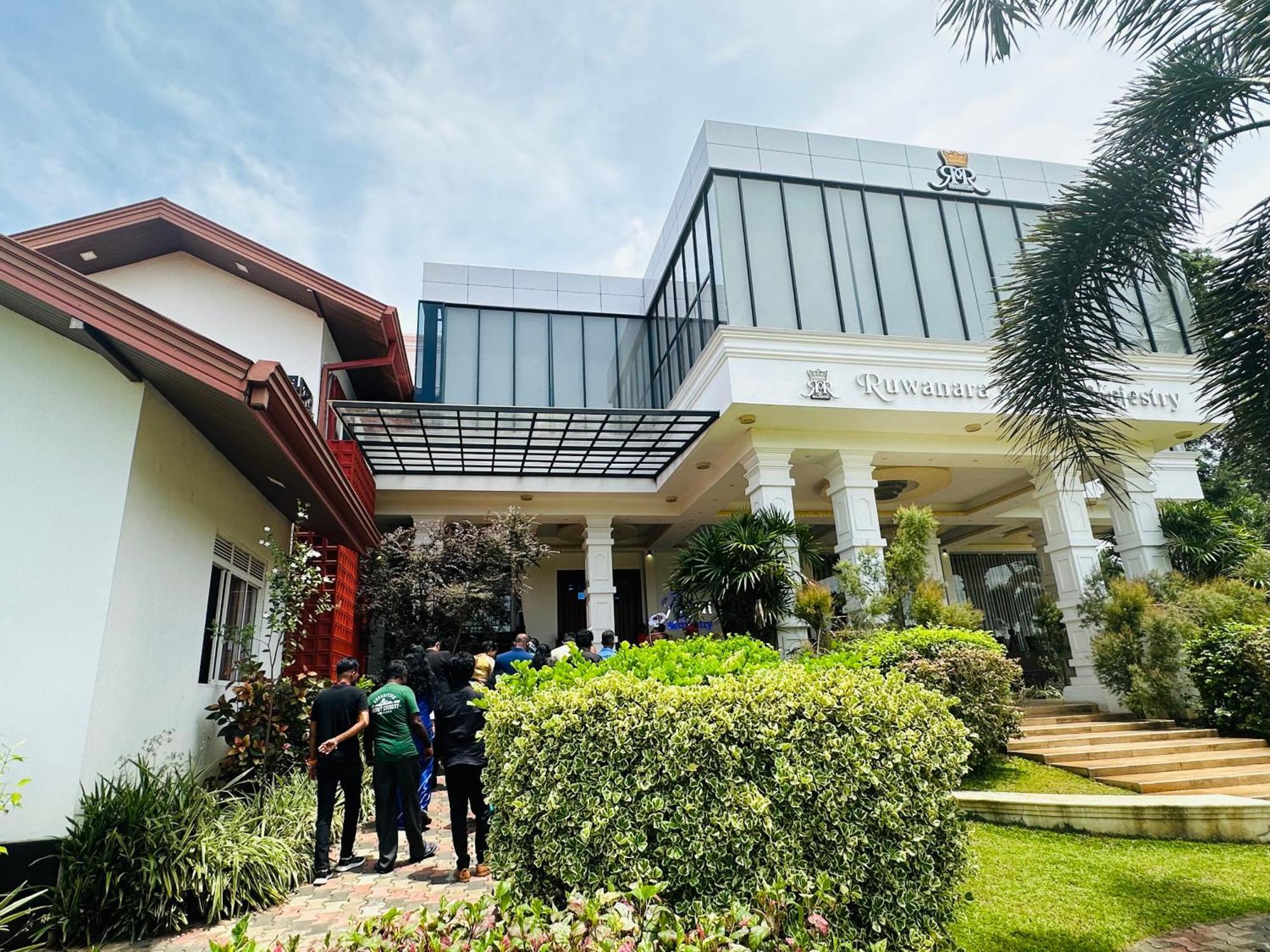 Hotel Ruwanara Royal Majestry Ambagahagedara Exterior foto